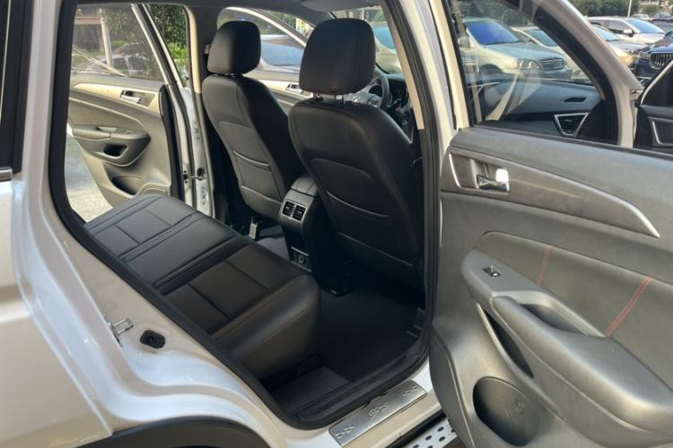 Used CHANGAN CS75 2016 2.0L Manual Leading Version China IV Standard Interior 8