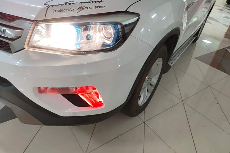Used CHANGAN CS75 2016 2.0L Manual Luxury Version China V Standard Left Front Headlight