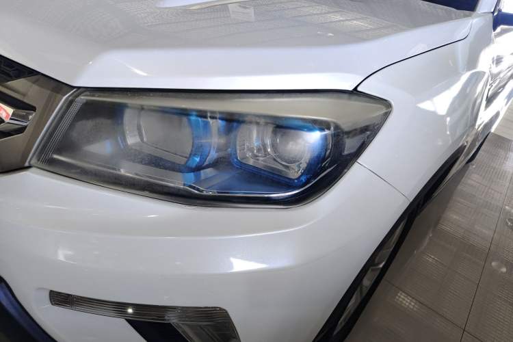 Used CHANGAN CS75 2016 2.0L Manual Luxury Version China IV Standard Left Front Headlight