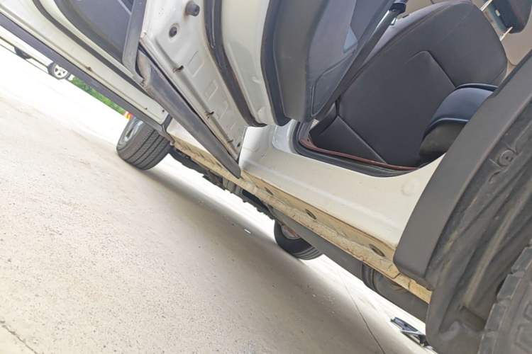 Used CHANGAN CS75 2016 1.8T Automatic Elite Model China V Standard Left Side Sill