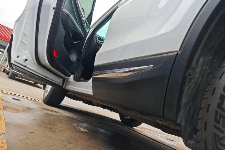 Used CHANGAN CS75 2016 1.8T Automatic Elite Model China V Standard Left Side Sill