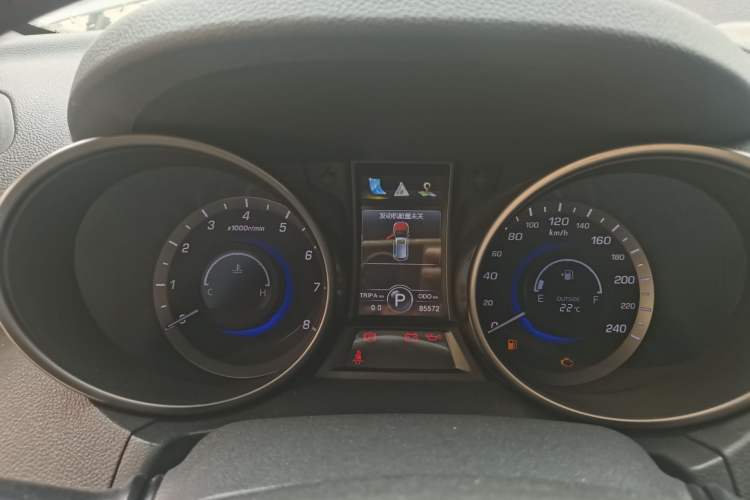 Used CHANGAN CS75 2016 1.8T Automatic Elite Model China V Standard Odometer Close Up