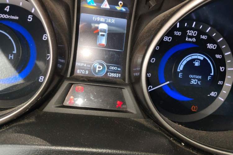 Used CHANGAN CS75 2016 1.8T Automatic Elite Model China V Standard Odometer Close Up