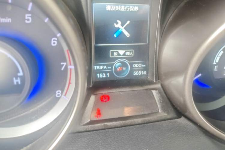 Used CHANGAN CS75 2016 1.5T Manual FENGSHANG Model Odometer Close Up