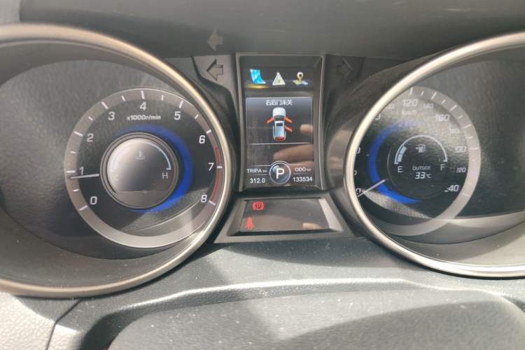 Used CHANGAN CS75 2016 1.8T Automatic Elite Model China IV Standard Odometer Close Up