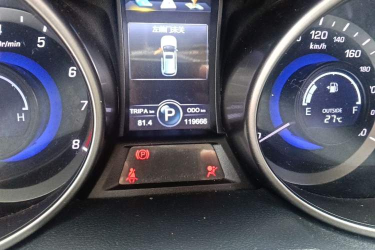 Used CHANGAN CS75 2016 1.8T Automatic Elite Model China IV Standard Odometer Close Up