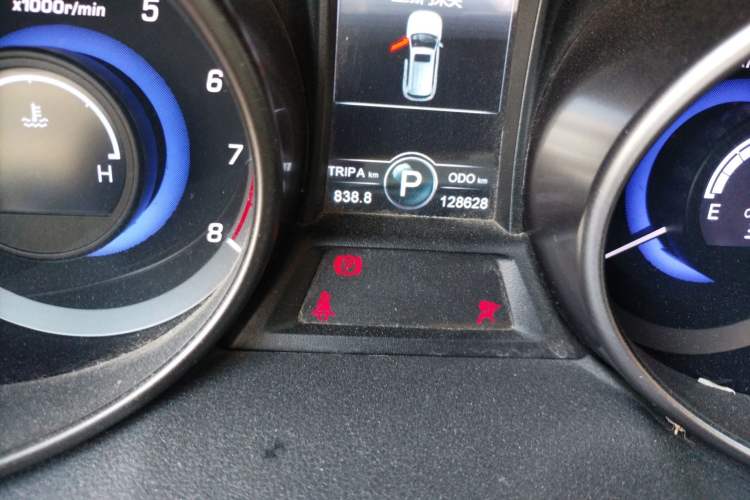 Used CHANGAN CS75 2016 1.8T Automatic Elite Model China V Standard Odometer Close Up