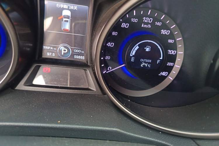 Used CHANGAN CS75 2016 1.8T Automatic Elite Model China V Standard Odometer Close Up