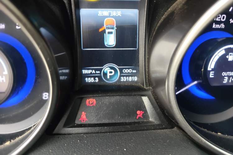 Used CHANGAN CS75 2016 1.8T Automatic Elite Model China V Standard Odometer Close Up