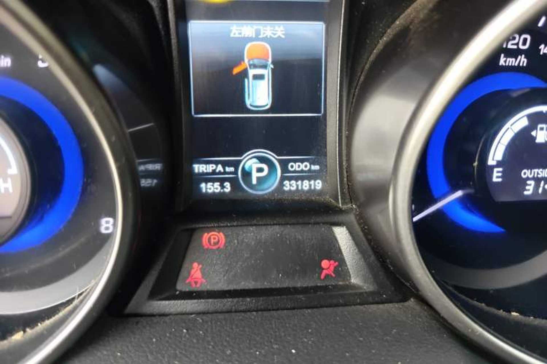 Used CHANGAN CS75 2016 1.8T Automatic Elite Model China V Standard Odometer Close Up