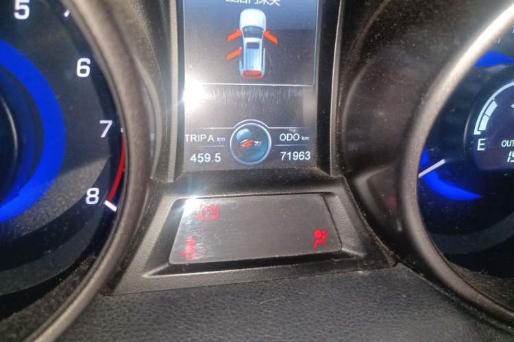 Used CHANGAN CS75 2016 2.0L Manual Luxury Version China V Standard Odometer Close Up
