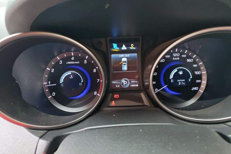 Used CHANGAN CS75 2016 1.8T Automatic Elite Model China V Standard Odometer Close Up