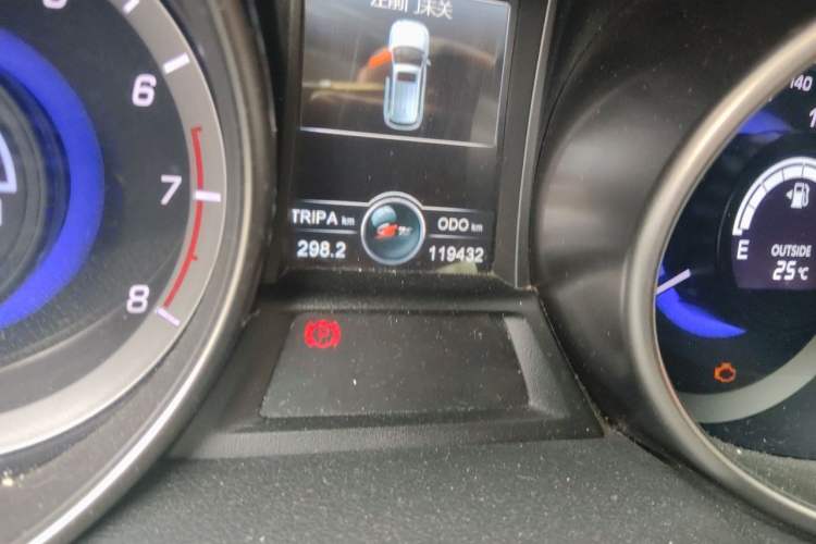 Used CHANGAN CS75 2016 2.0L Manual Luxury Version China V Standard Odometer Close Up