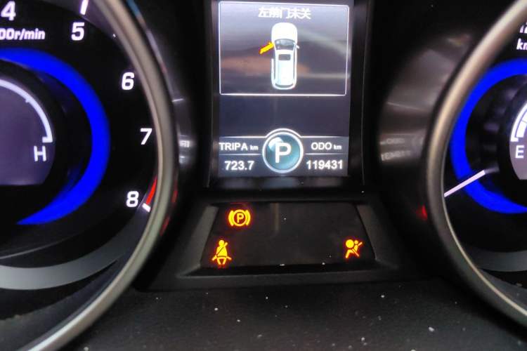 Used CHANGAN CS75 2016 1.8T Automatic Elite Model China V Standard Odometer Close Up