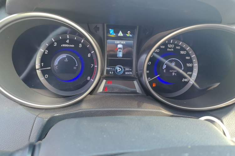 Used CHANGAN CS75 2016 1.8T Automatic Elite Model China V Standard Odometer Close Up