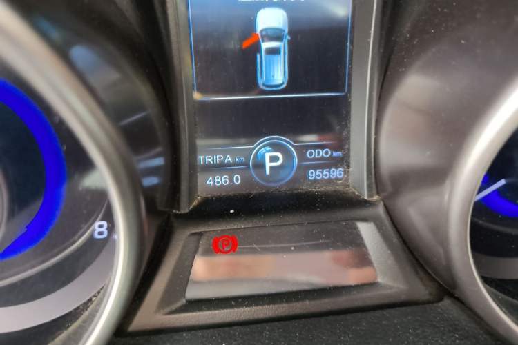Used CHANGAN CS75 2016 1.8T Automatic Elite Model China V Standard Odometer Close Up