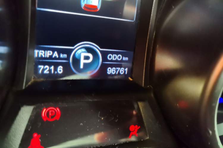 Used CHANGAN CS75 2016 1.8T Automatic Elite Model China V Standard Odometer Close Up