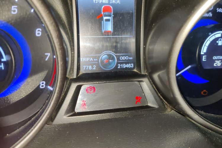 Used CHANGAN CS75 2016 2.0L Manual Luxury Version China V Standard Odometer Close Up