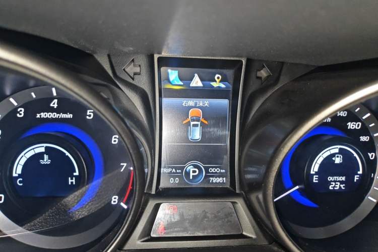 Used CHANGAN CS75 2016 1.8T Automatic Elite Model China V Standard Odometer Close Up