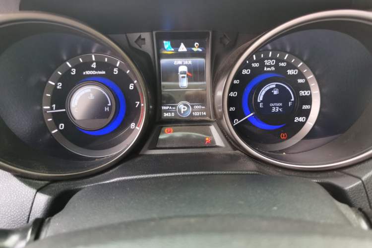 Used CHANGAN CS75 2016 1.8T Automatic Elite Model China V Standard Odometer Close Up