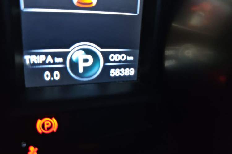 Used CHANGAN CS75 2016 1.8T Automatic Elite Model China V Standard Odometer Close Up