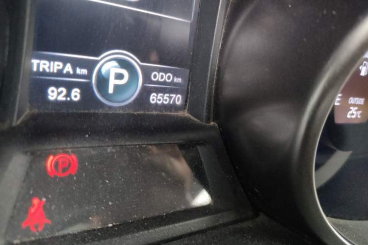 Used CHANGAN CS75 2016 1.8T Automatic Elite Model China V Standard Odometer Close Up
