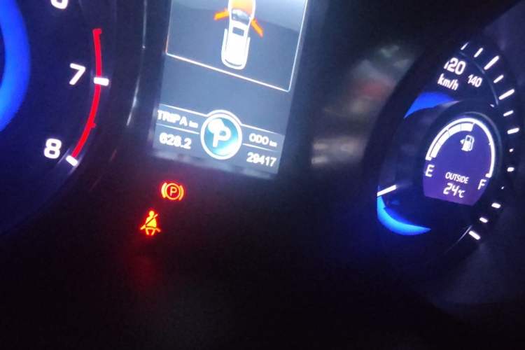 Used CHANGAN CS75 2016 1.8T Automatic Elite Model China V Standard Odometer Close Up