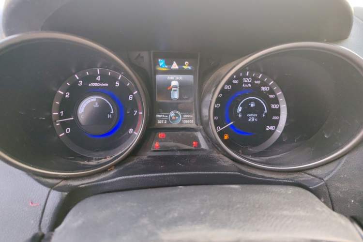 Used CHANGAN CS75 2016 2.0L Manual Luxury Version China V Standard Odometer Close Up