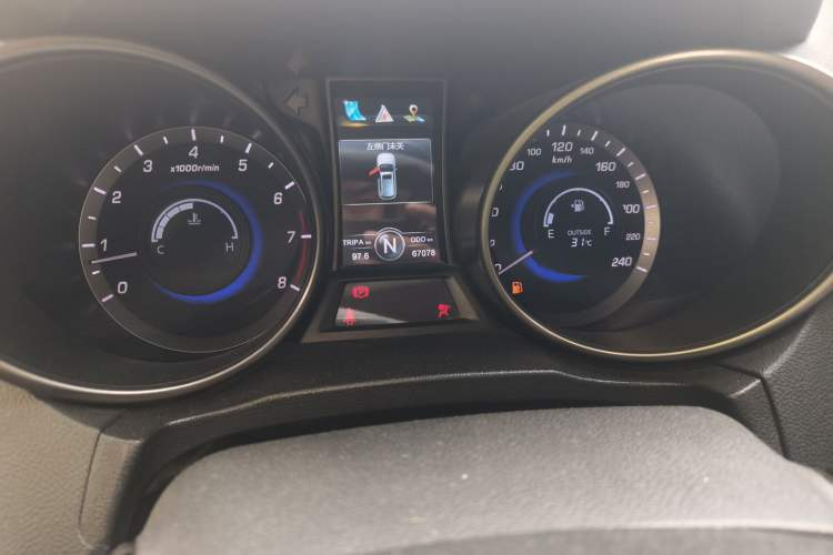Used CHANGAN CS75 2016 1.8T Automatic Elite Model China V Standard Odometer Close Up