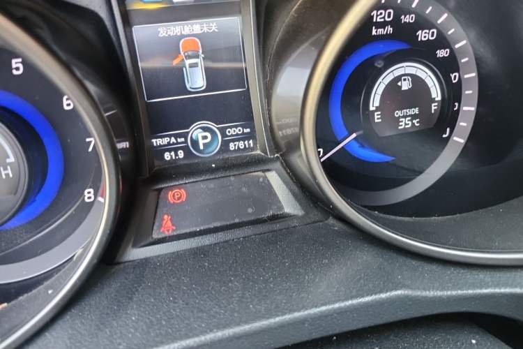 Used CHANGAN CS75 2016 1.8T Automatic Elite Model China V Standard Odometer Close Up
