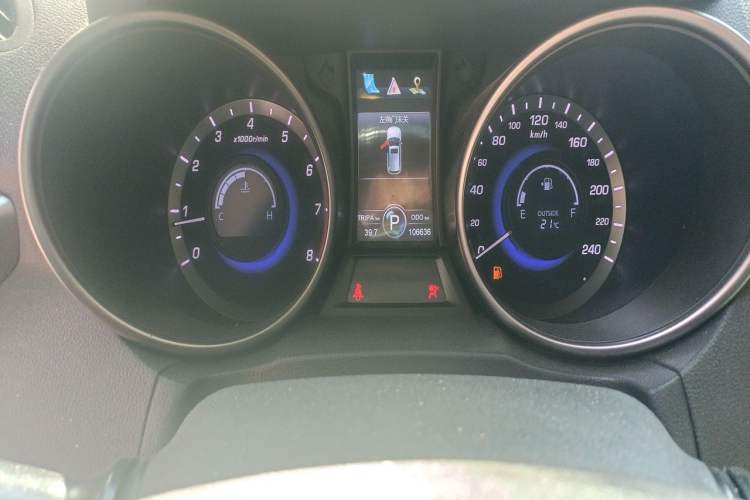 Used CHANGAN CS75 2016 1.8T Automatic Elite Model China V Standard Odometer Close Up