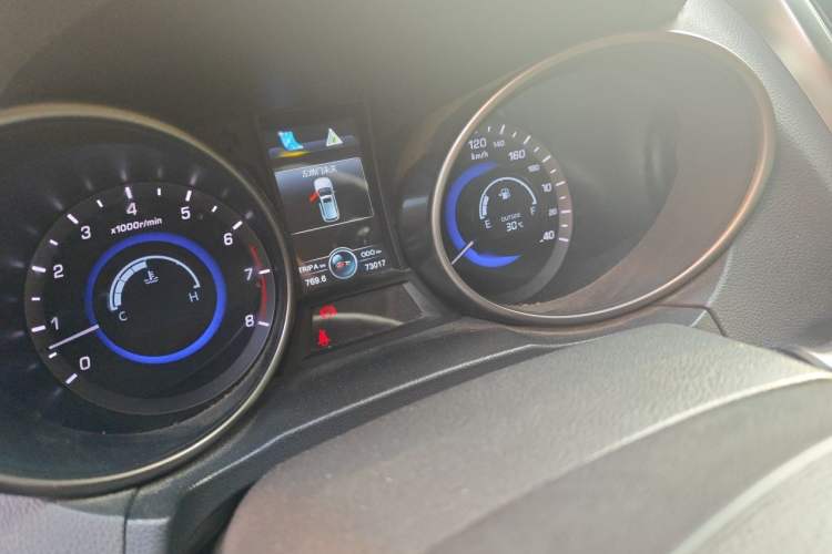 Used CHANGAN CS75 2016 2.0L Manual Comfort Version China V Standard Odometer Close Up
