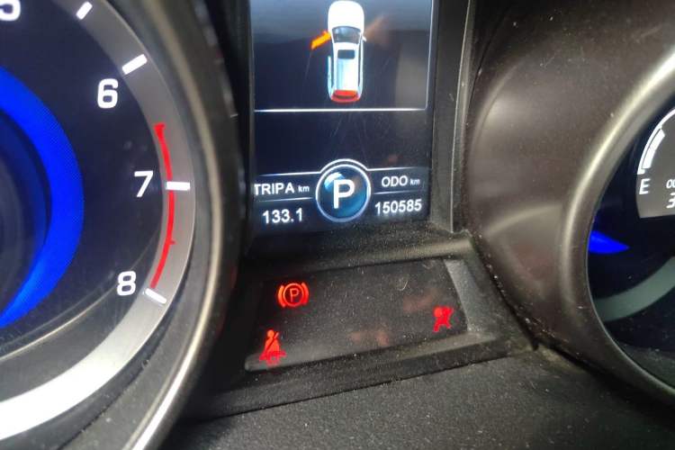 Used CHANGAN CS75 2016 1.8T Automatic Elite Model China V Standard Odometer Close Up