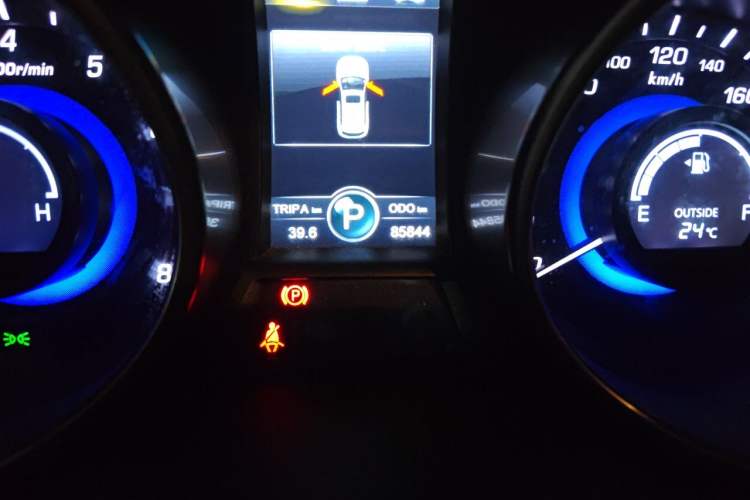 Used CHANGAN CS75 2016 1.8T Automatic Elite Model China IV Standard Odometer Close Up
