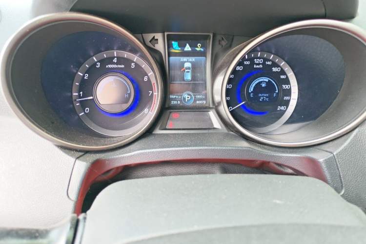 Used CHANGAN CS75 2016 1.8T Automatic Elite Model China V Standard Odometer Close Up