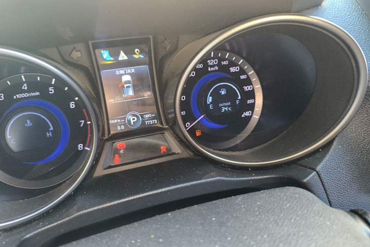 Used CHANGAN CS75 2016 1.8T Automatic Elite Model China V Standard Odometer Close Up