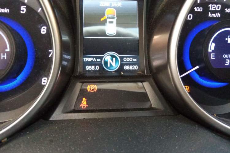 Used CHANGAN CS75 2016 1.8T Automatic Elite Model China V Standard Odometer Close Up