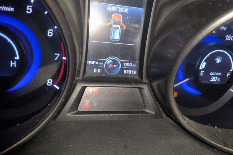 Used CHANGAN CS75 2016 2.0L Manual Luxury Version China IV Standard Odometer Close Up