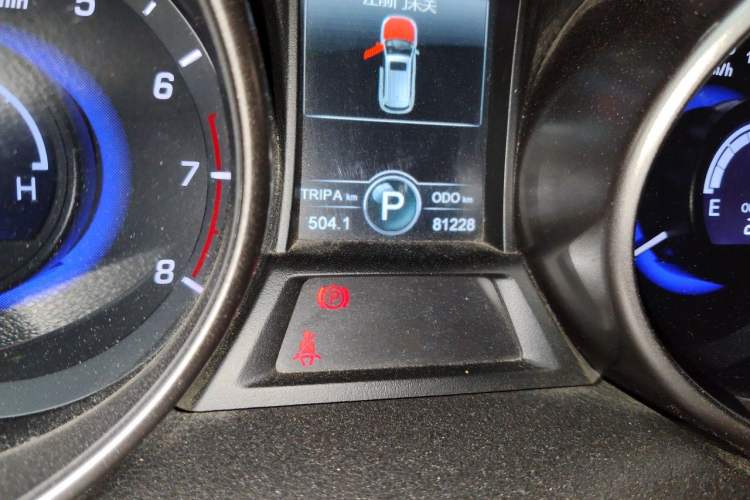 Used CHANGAN CS75 2016 1.8T Automatic Elite Model China V Standard Odometer Close Up