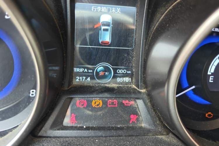 Used CHANGAN CS75 2016 2.0L Manual Luxury Version China V Standard Odometer Close Up
