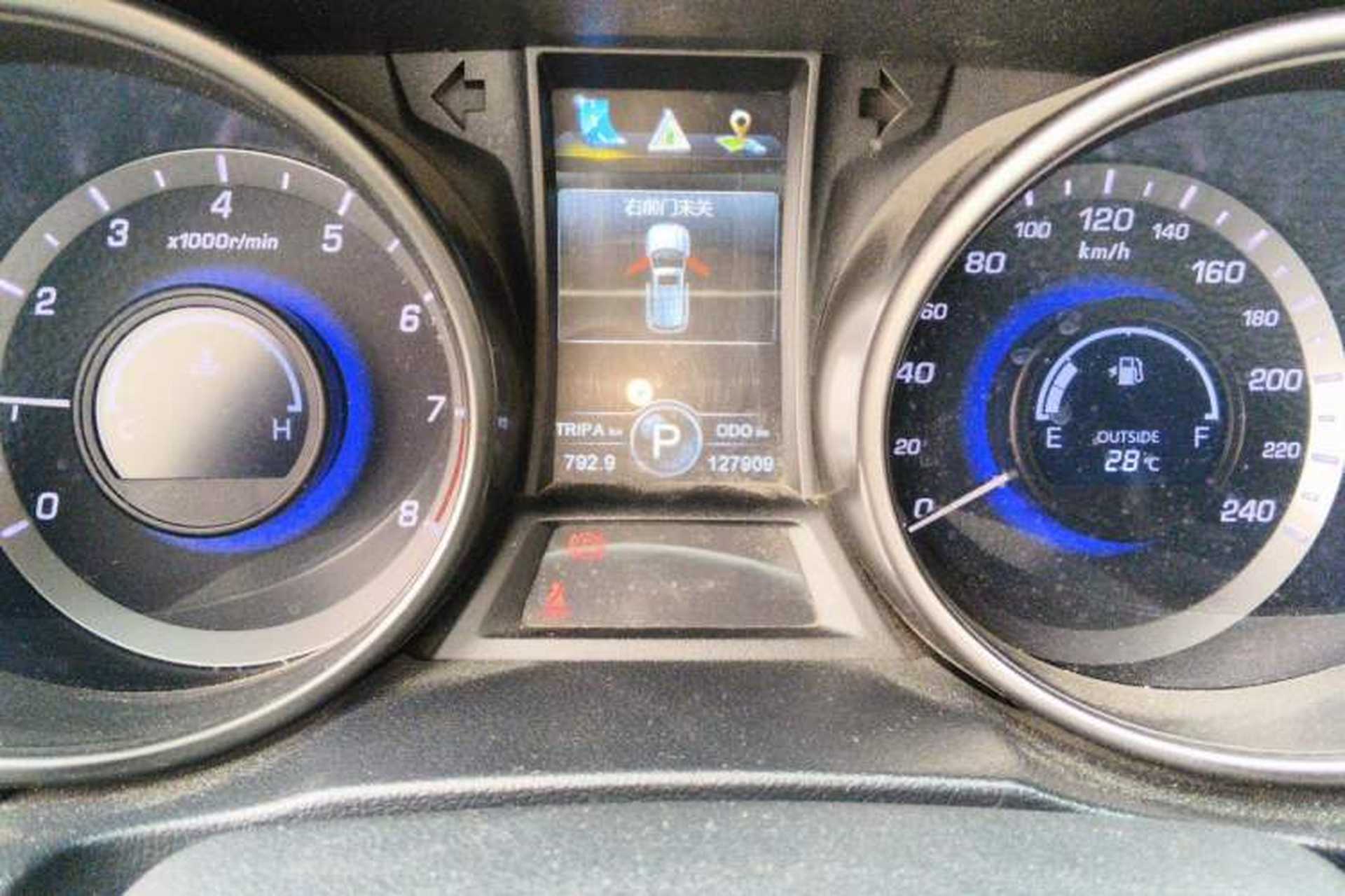 Used CHANGAN CS75 2016 1.8T Automatic Elite Model China V Standard Odometer Close Up