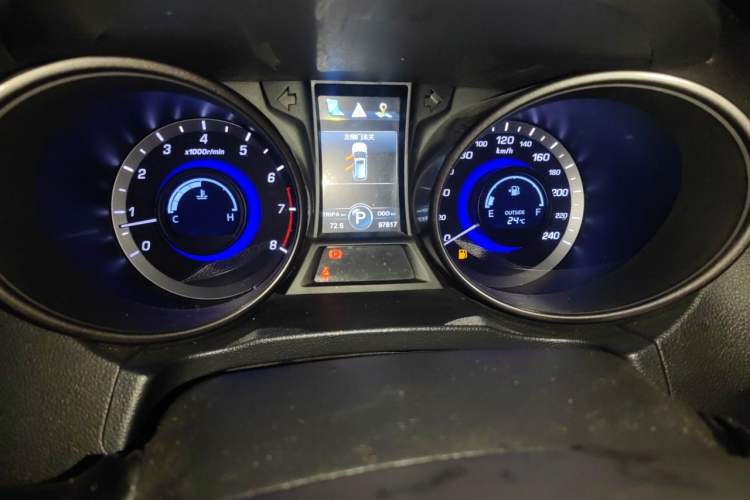 Used CHANGAN CS75 2016 1.8T Automatic Prestige Model China V Standard Odometer Close Up