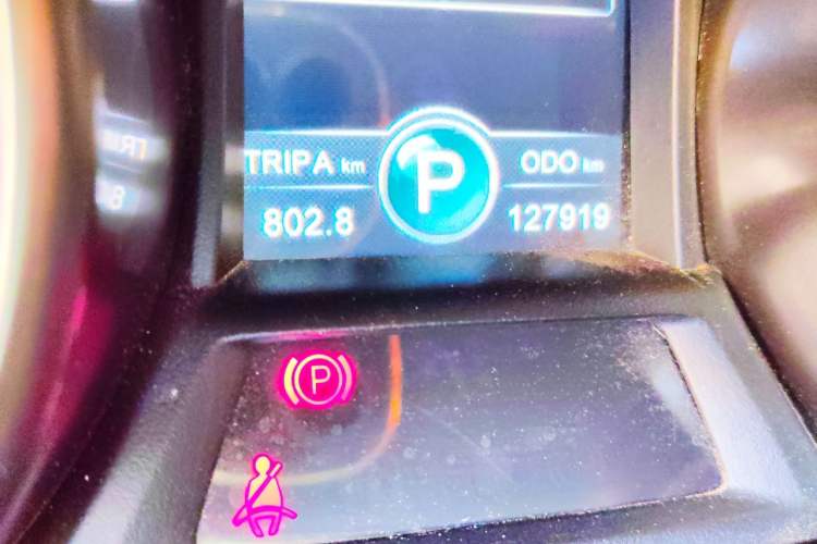 Used CHANGAN CS75 2016 1.8T Automatic Elite Model China V Standard Odometer Close Up