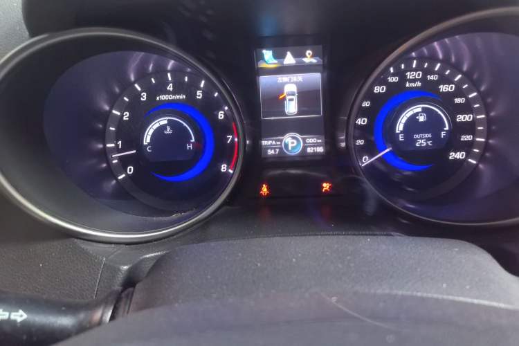 Used CHANGAN CS75 2016 1.8T Automatic Elite Model China IV Standard Odometer Close Up