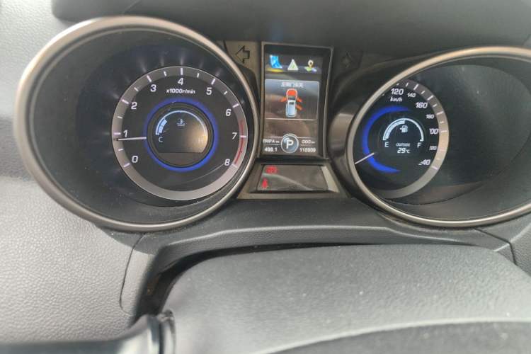 Used CHANGAN CS75 2016 1.8T Automatic Elite Model China V Standard Odometer Close Up