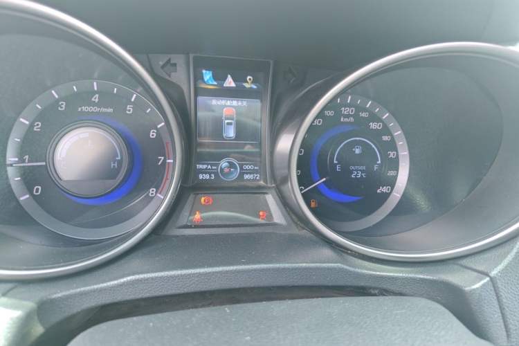 Used CHANGAN CS75 2016 2.0L Manual Luxury Version China V Standard Odometer Close Up