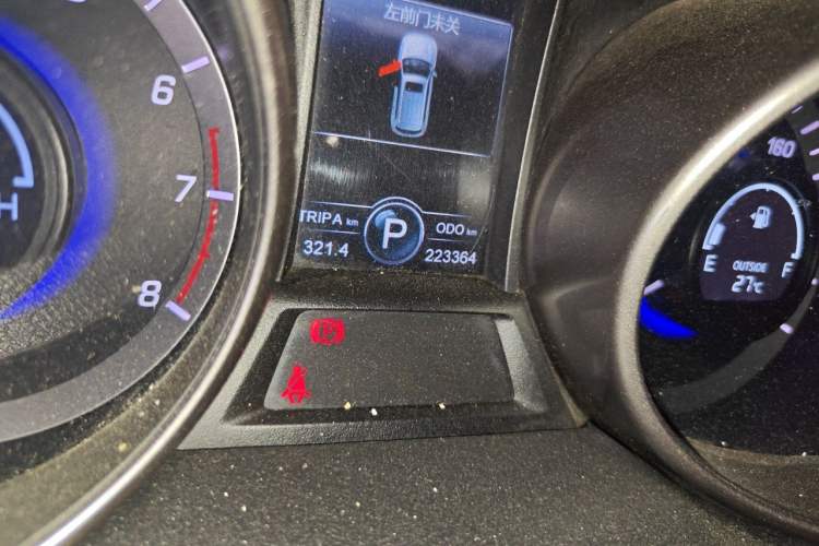 Used CHANGAN CS75 2016 1.8T Automatic Elite Model China V Standard Odometer Close Up
