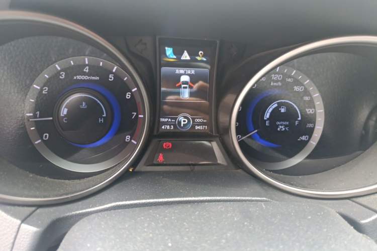 Used CHANGAN CS75 2016 1.8T Automatic Elite Model China V Standard Odometer Close Up