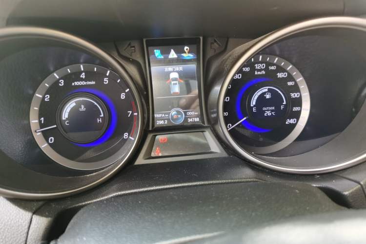 Used CHANGAN CS75 2016 2.0L Manual Luxury Version China V Standard Odometer Close Up