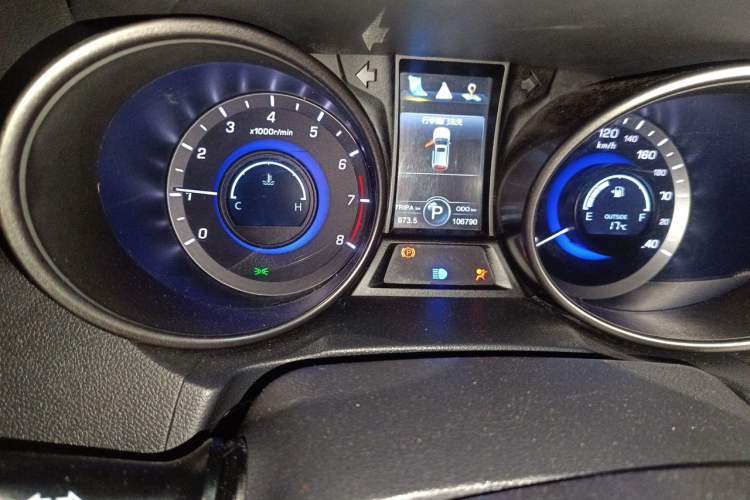 Used CHANGAN CS75 2016 1.8T Automatic Elite Model China IV Standard Odometer Close Up